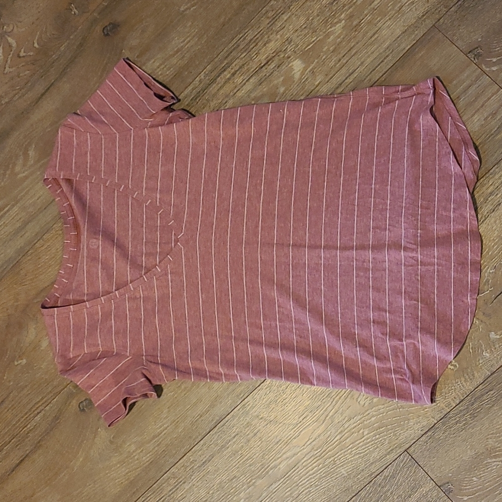 Lululemon shirt size 4